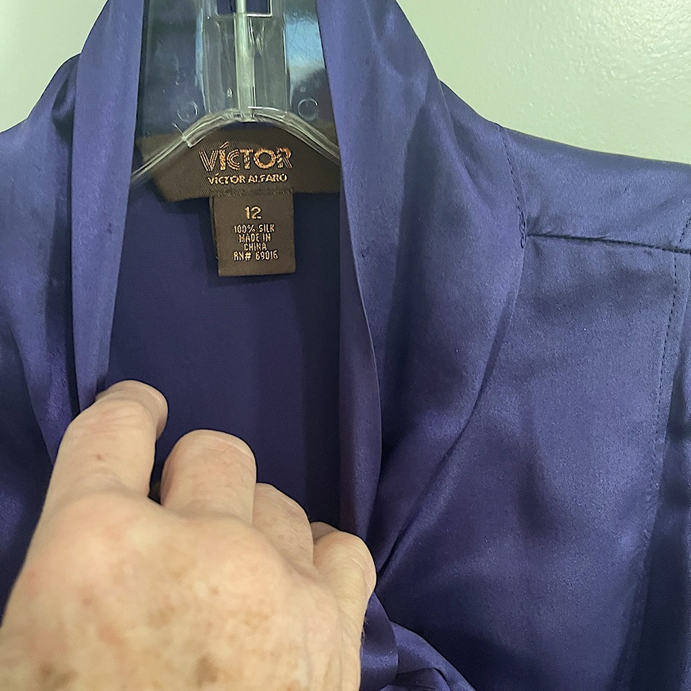 Victor Alfaro 3/4 Sleeve Silk Blouse, Tie Neck, Sz 12, $15 - Picture 2 of 7